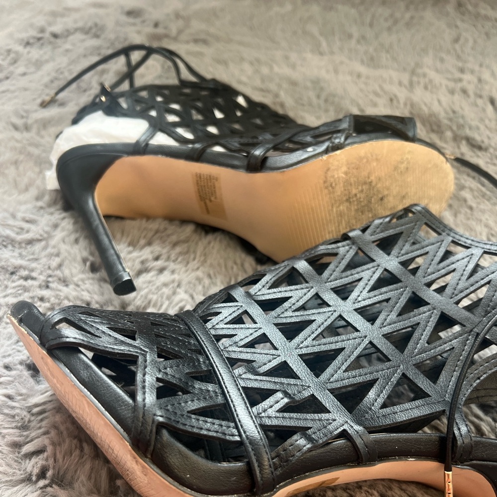 Black cage stilettos - Picture 3 of 4